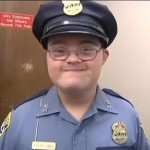 A mosoly-járőr: Ethan Hill, a Down-szindrómás rendőr