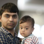 A legfiatalabb egyedülálló örökbefogadó szülő Indiában egy Down-szindrómás kisfiút választott